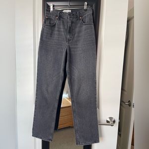 A&F CURVE LOVE Size 27S/4S 90s Low Row Rise Baggy Jeans (Black)